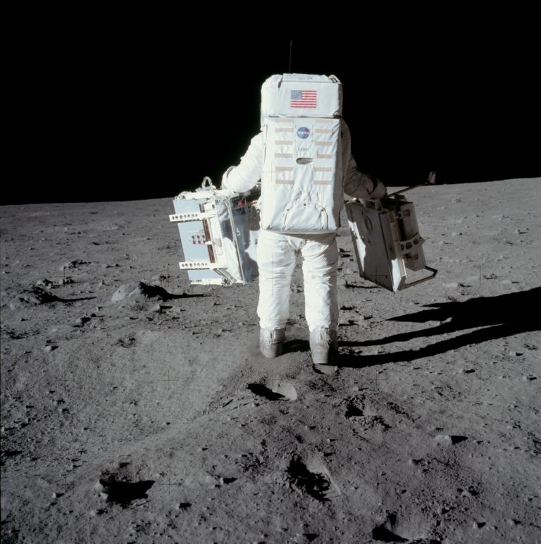 Buzz_Aldrin_carries_the_EASEP