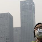 Из-за смога в Пекине объявлен «красный» уровень опасности