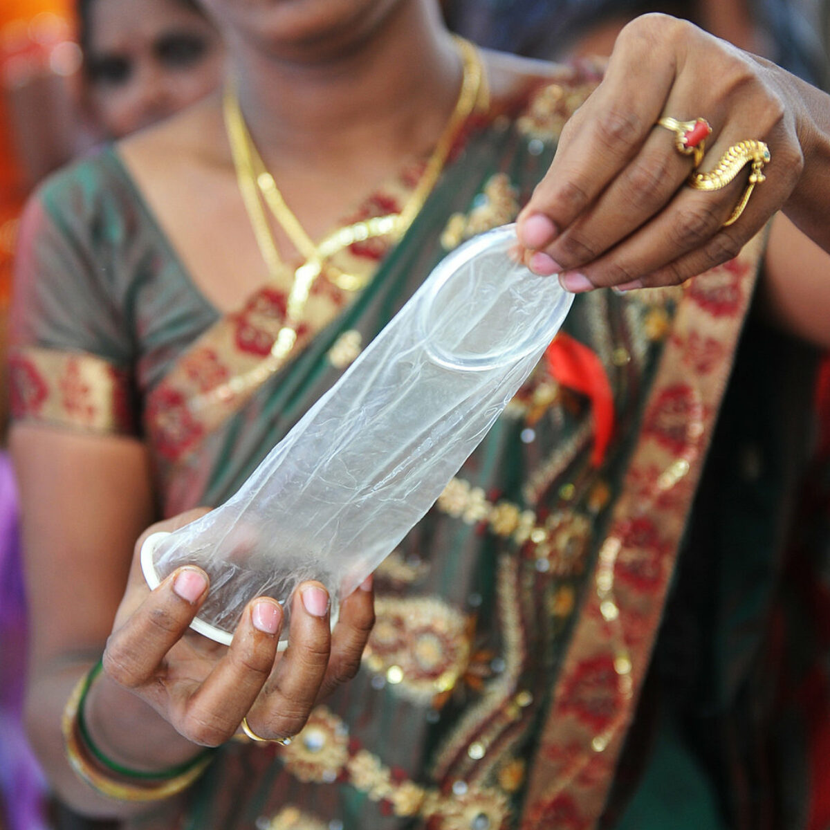 Пробовать ли «фемидом»? 6 откровенных мнений о женских презервативах