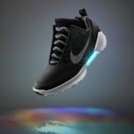 В Nike впервые представили серийные самозашнуровывающиеся кроссовки