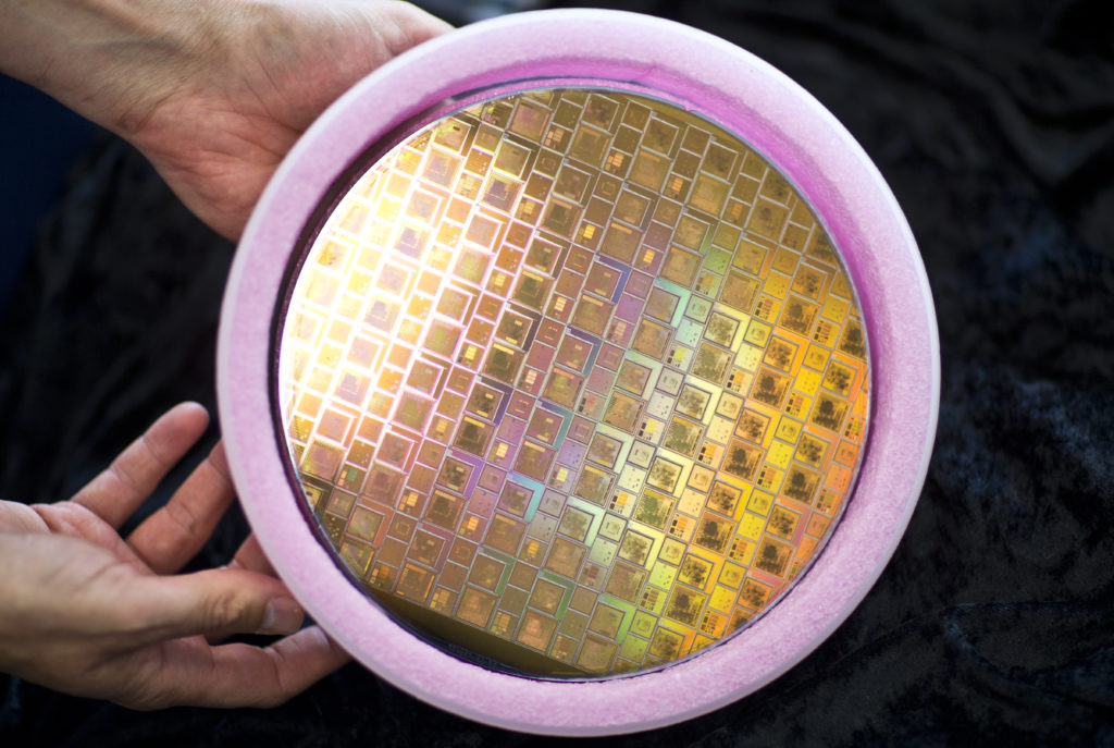 Integrated_circuits_on_silicon_wafer