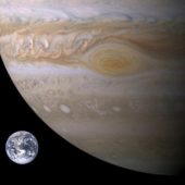 Jupiter-Earth-Spot_comparison