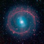 Получена фотография древней галактики, окруженной «колесом жизни»