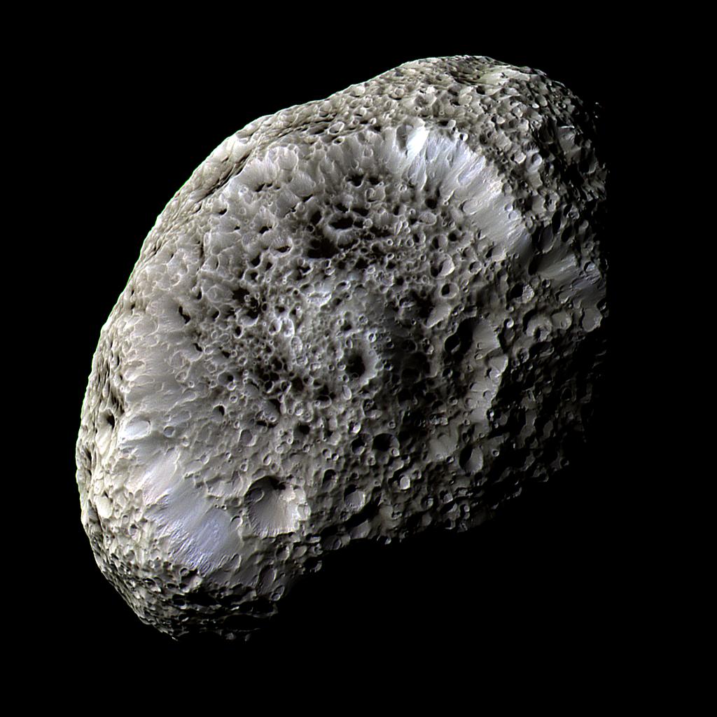 Saturn_s_sponge-like_moon_Hyperion
