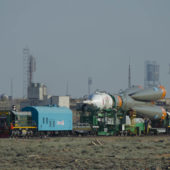 Soyuz_TMA-13M_spacecraft_roll_out
