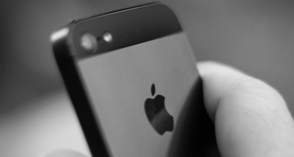 Ученые разработали технику диагностики глазного дна с помощью iPhone – иллюстрация к материалу на Naked Science