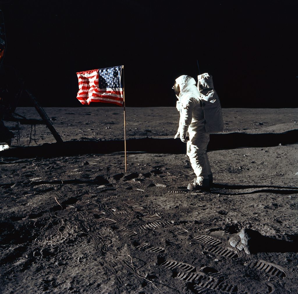 NASA опубликовало 17000 фотографий программы «Аполлон» – иллюстрация к материалу на Naked Science