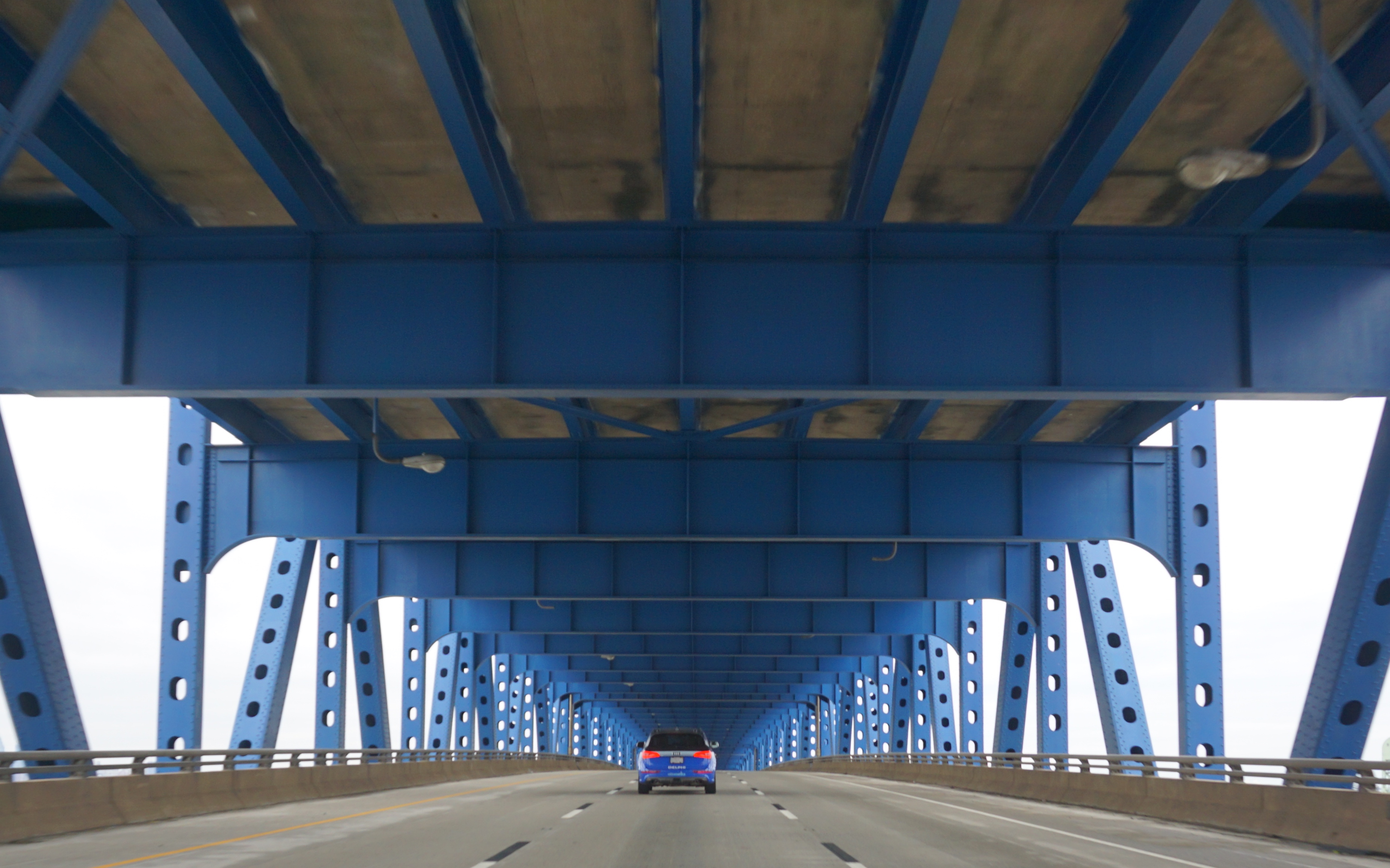 automated-driving-car-crossing-bridge