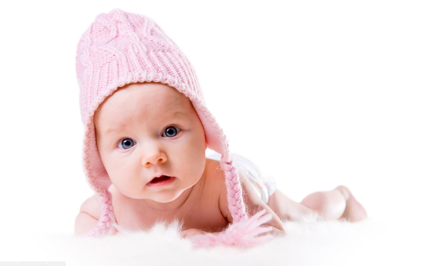 cute_baby_with_winter_cap