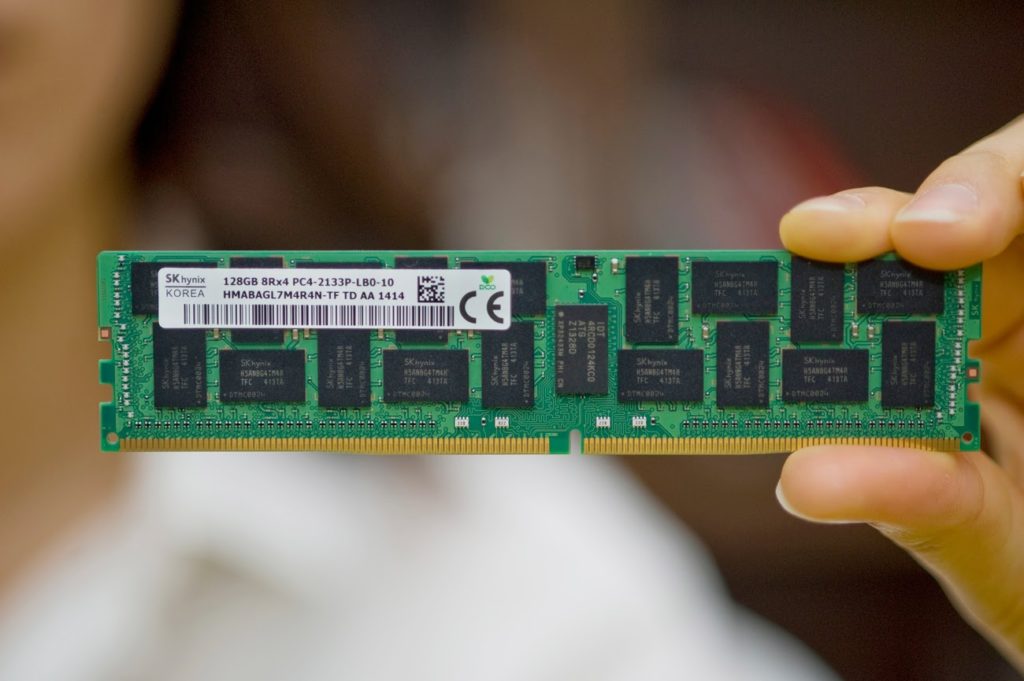 Представлен первый в мире модуль DDR4 на 128 ГБ – иллюстрация к материалу на Naked Science
