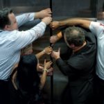 Как выжить в свободно падающей кабине лифта?