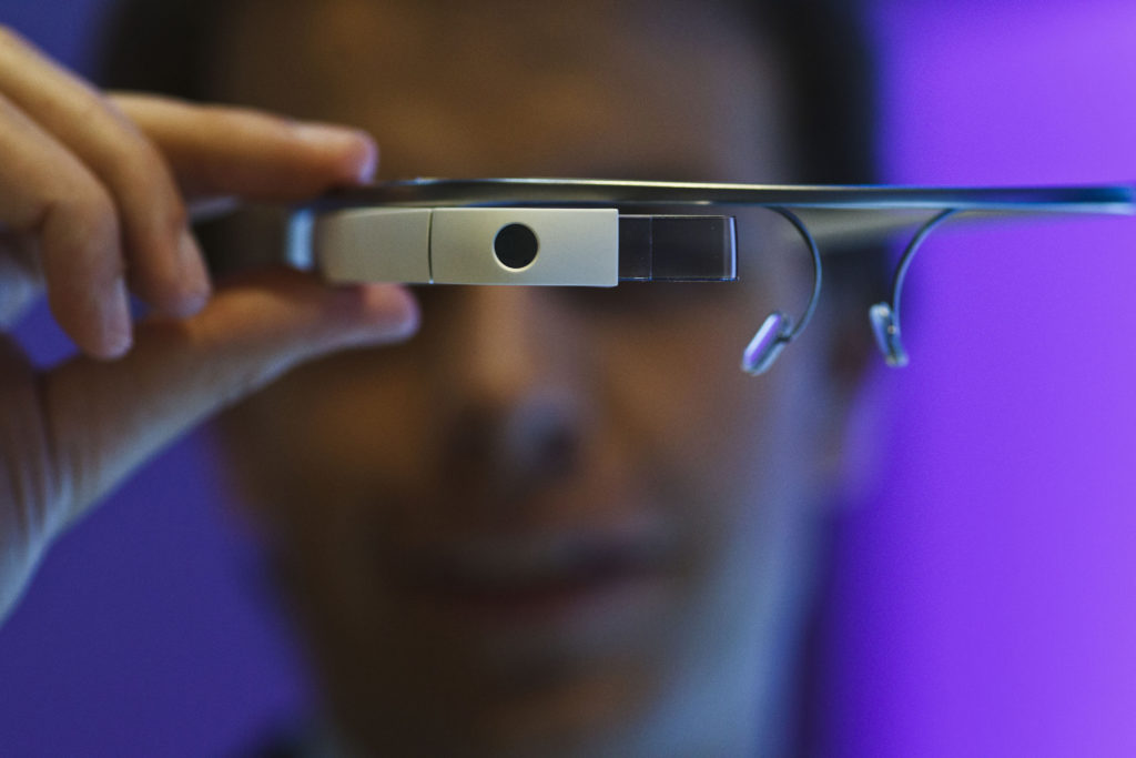 Новое поколение Google Glass получит процессор от Intel – иллюстрация к материалу на Naked Science