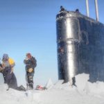 Атомная подлодка всплывает сквозь толщу арктического льда