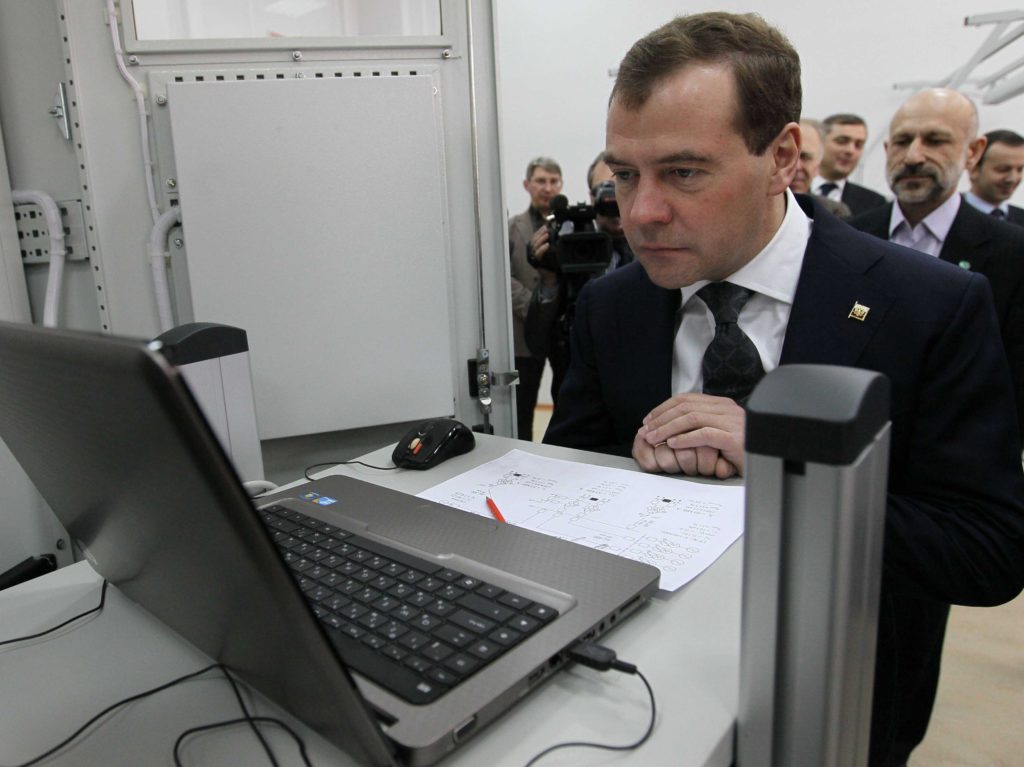 Власти готовят новые меры по ужесточению контроля за Рунетом – иллюстрация к материалу на Naked Science