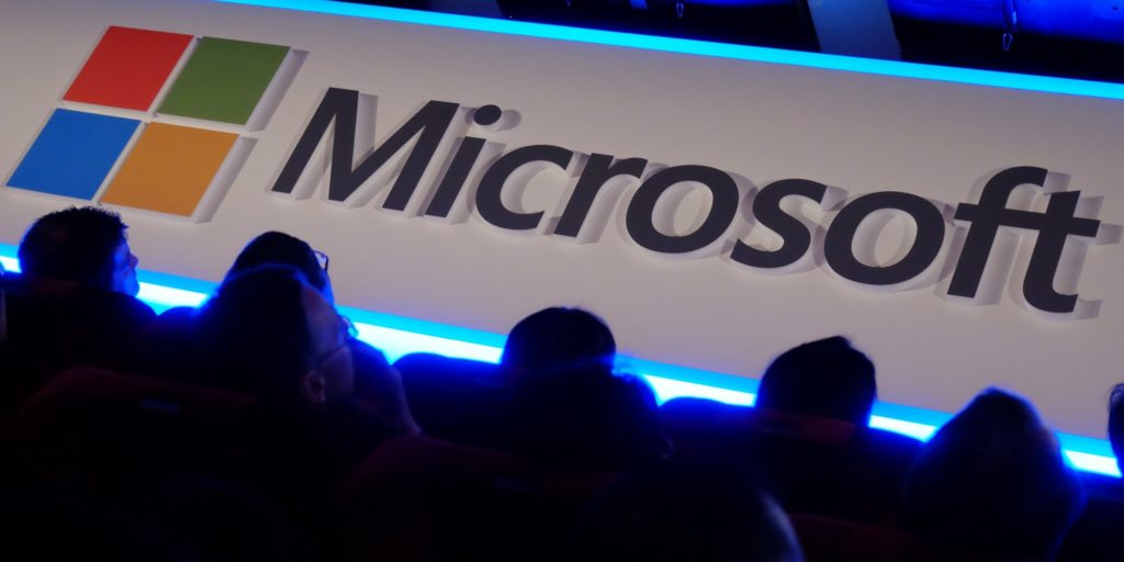 Смартфоны: патент Microsoft на модульные дисплеи – иллюстрация к материалу на Naked Science