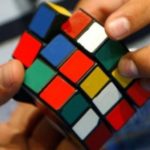 Видео: американский подросток собрал кубик Рубика за 5,25 секунды, установив рекорд