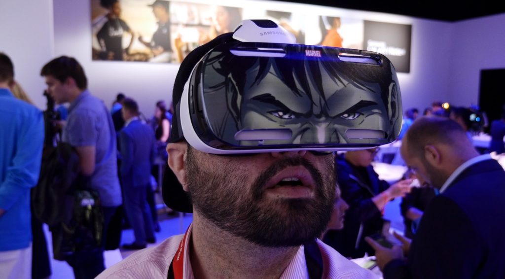 Samsung выпустили шлем виртуальной реальности Gear VR в бета-версии – иллюстрация к материалу на Naked Science