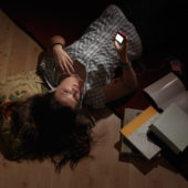 teenager-smartphone-night-depression