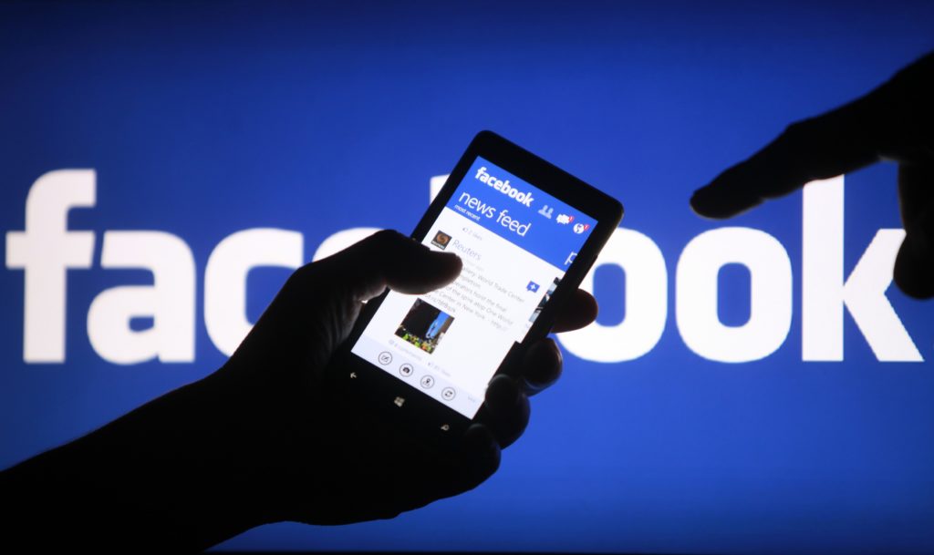 Facebook и Instagram «легли» – иллюстрация к материалу на Naked Science