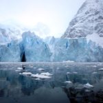 Ученые: Тающий гигантский ледник в Антарктиде может поднять уровень океана на два метра
