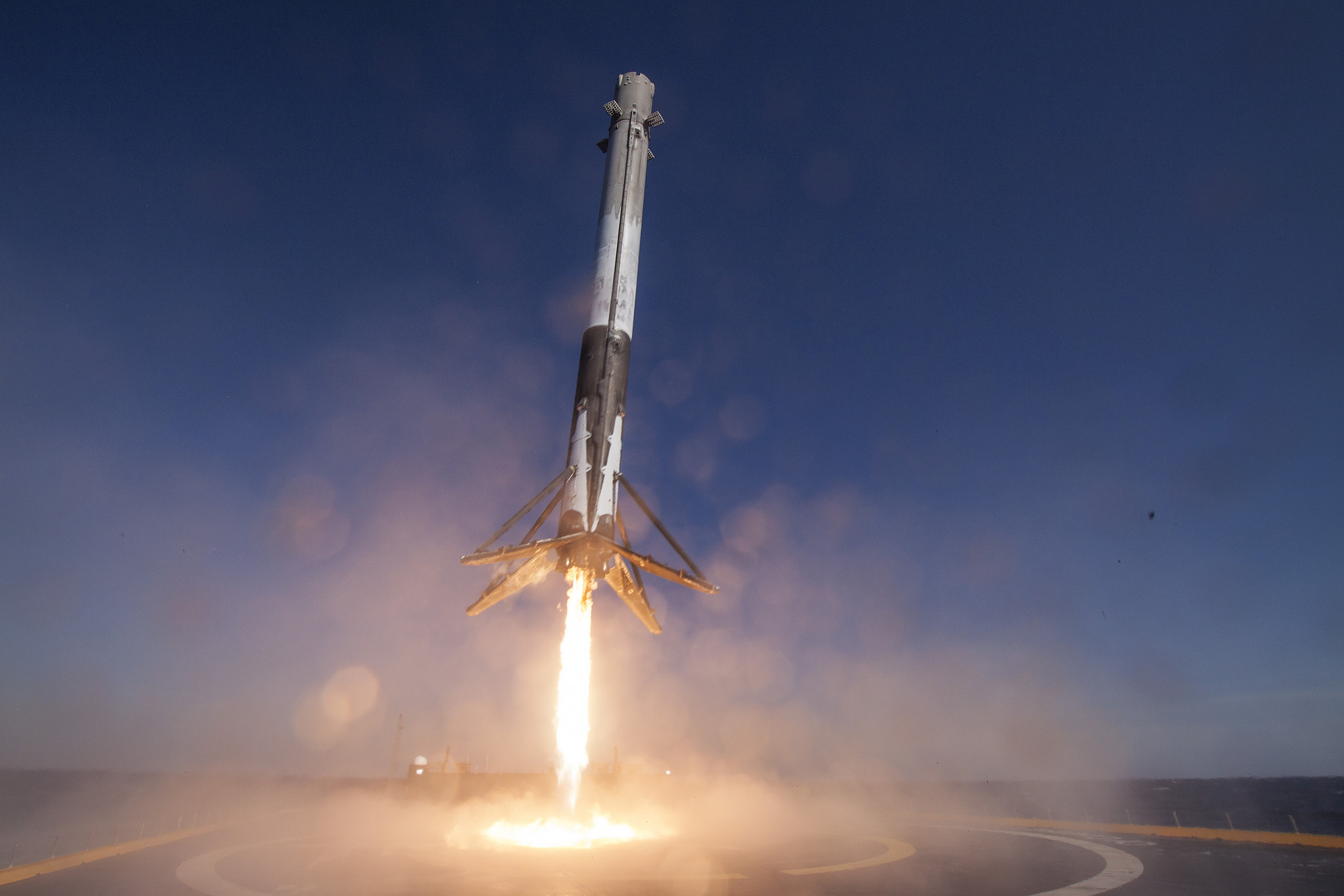 Появилось видео новой успешной посадки ступени Falcon 9 — Naked Science