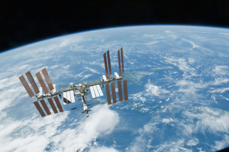 space_station_over_earth
