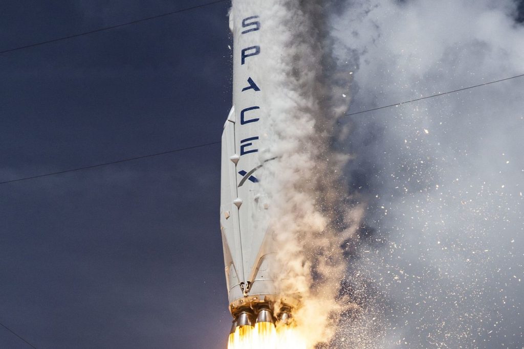 LIVE: Запуск Falcon 9 с двумя спутниками связи – иллюстрация к материалу на Naked Science
