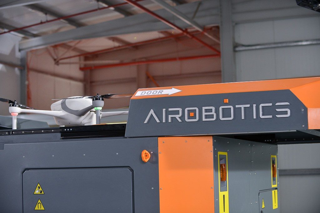 Компания Airobotics представила автоматическую зарядную станцию для дронов – иллюстрация к материалу на Naked Science