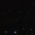 Hubble заснял редкую галактику-головастик с «детским лицом»