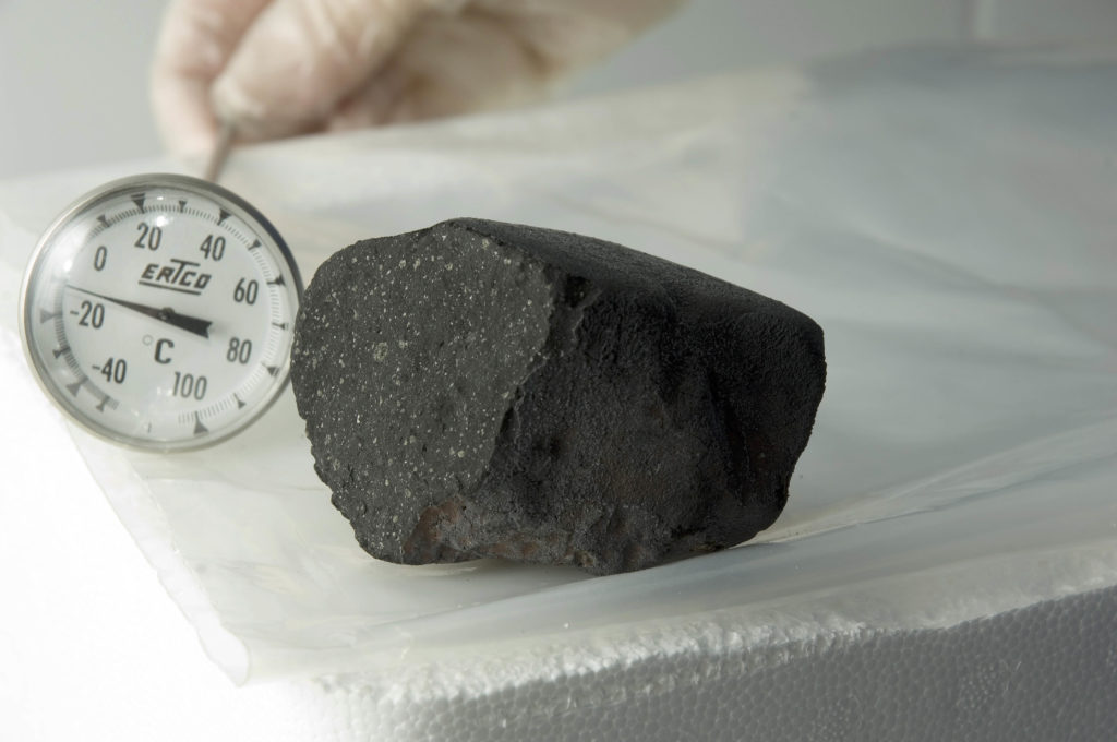 557996main_tagish-lake-meteorite