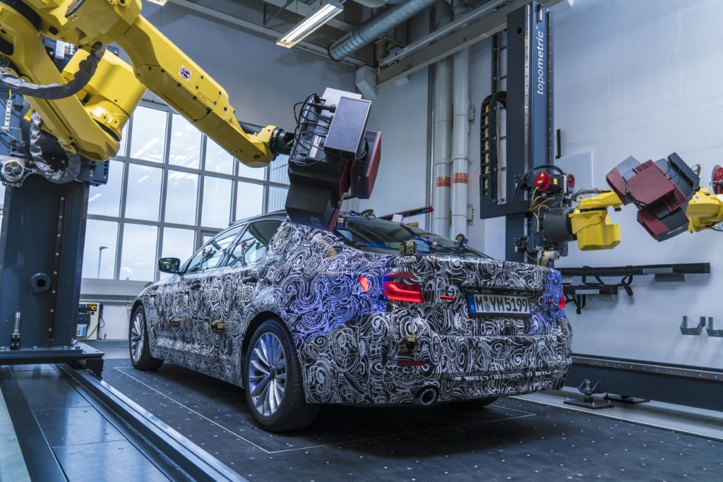 BMW использует быстрые роботизированные оптические сканеры для контроля качества – иллюстрация к материалу на Naked Science