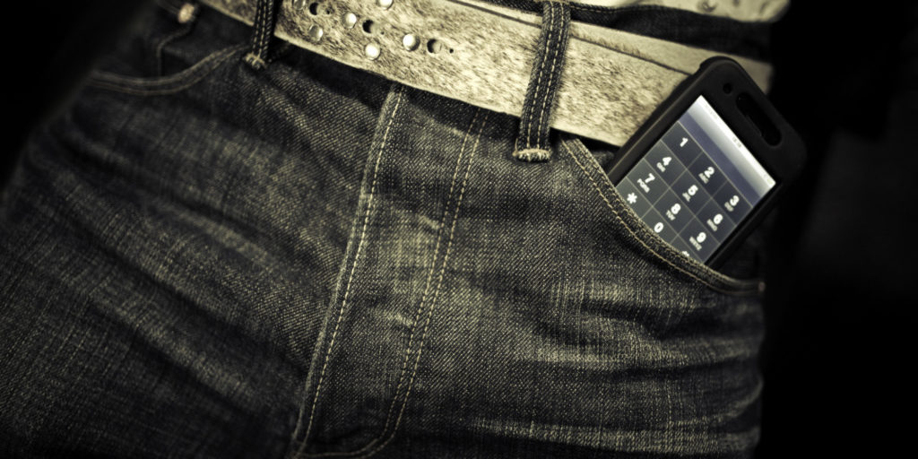 o-cellphone-pocket-facebook