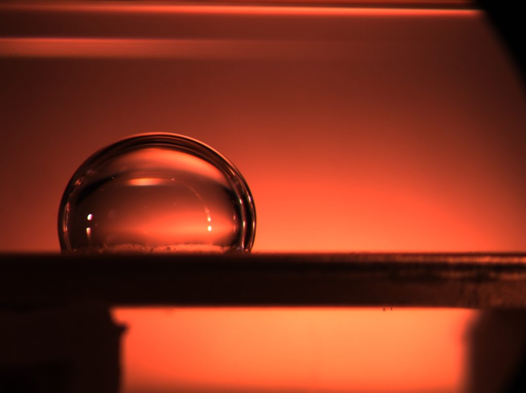 water_droplet_in_oil_on_brass_surface