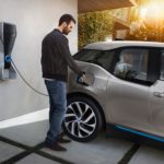 BMW представила «умную» зарядную систему для электромобилей
