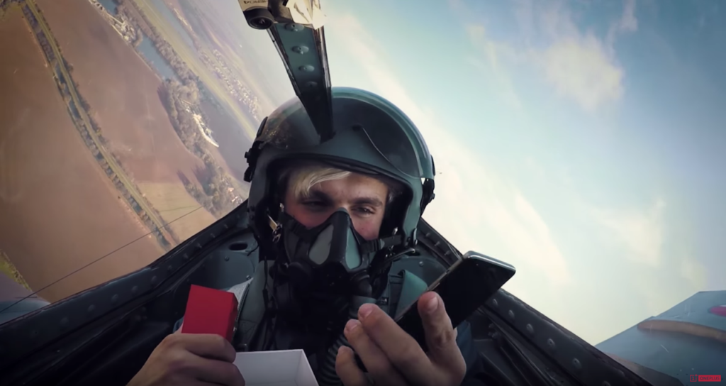 oneplus-3t-extremeunboxing-e28093-fighter-jet-youtube-2016-11-27-18-31-24