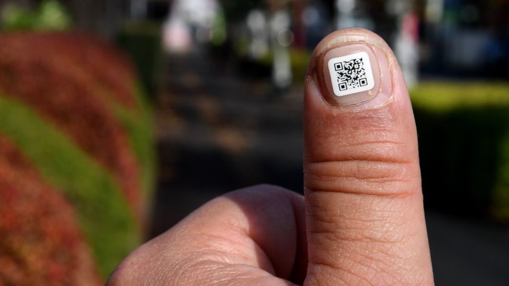 _92881636_thumbprint