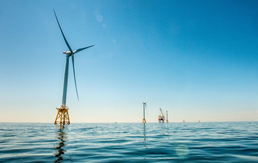 block-island-install02-credit-deepwater-wind-ge-blade2-24