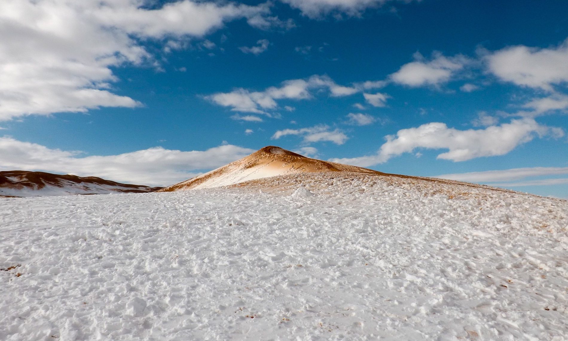 «Сахарная» Сахара: как выглядит снег, который выпадает раз в 37 лет