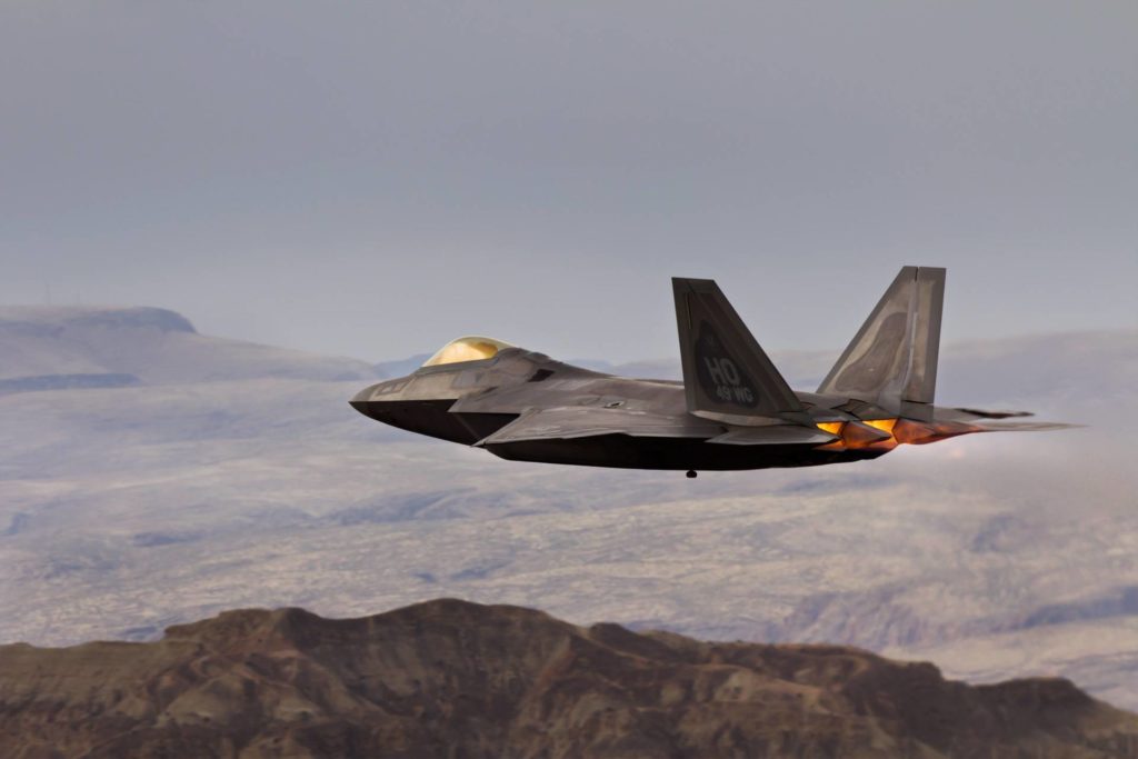 raptor_gory_f_22_nebo_f_22_raptor_1920x1280