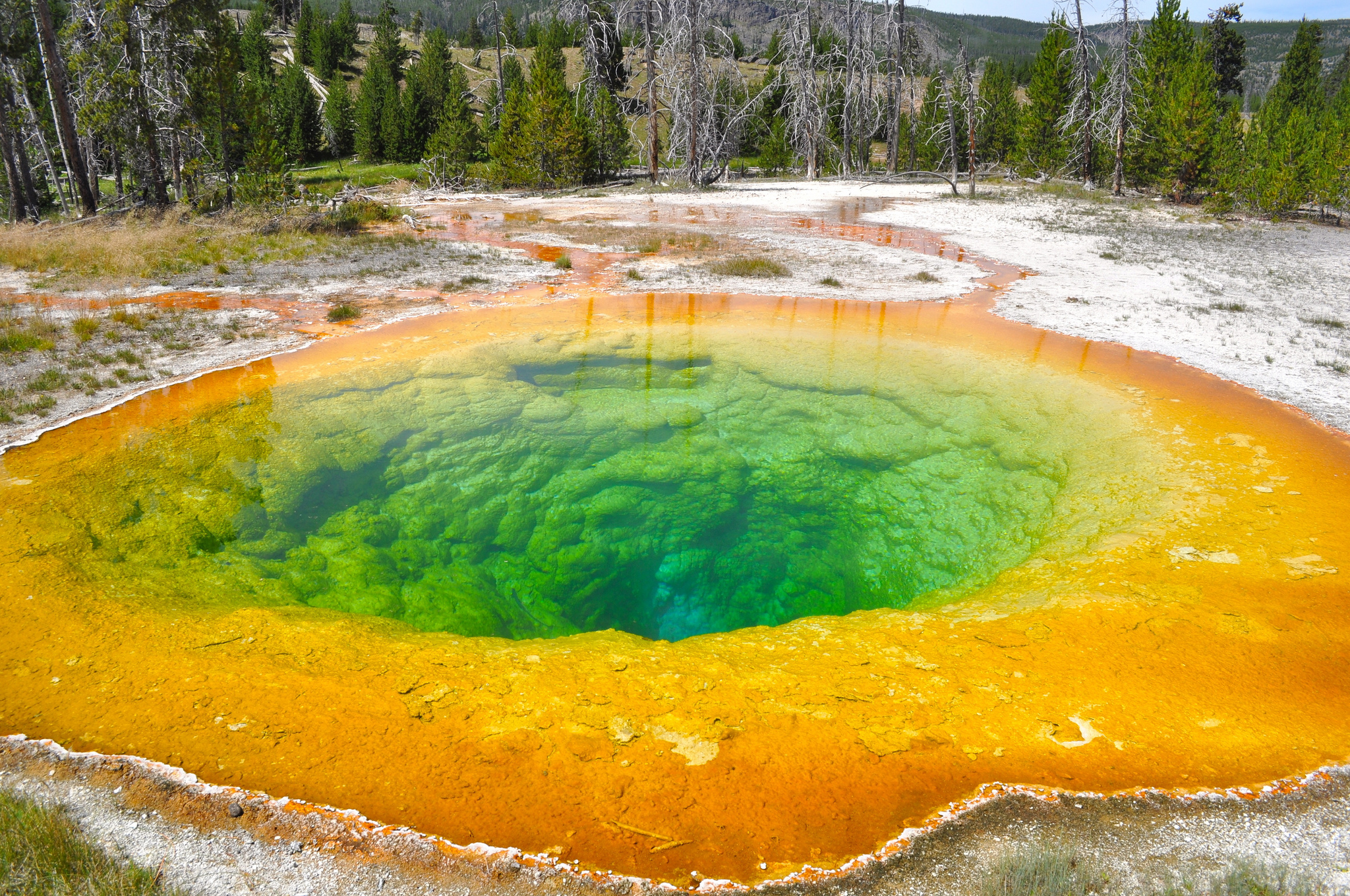 yellowstone-national-park-hot-springs-were-once-blue