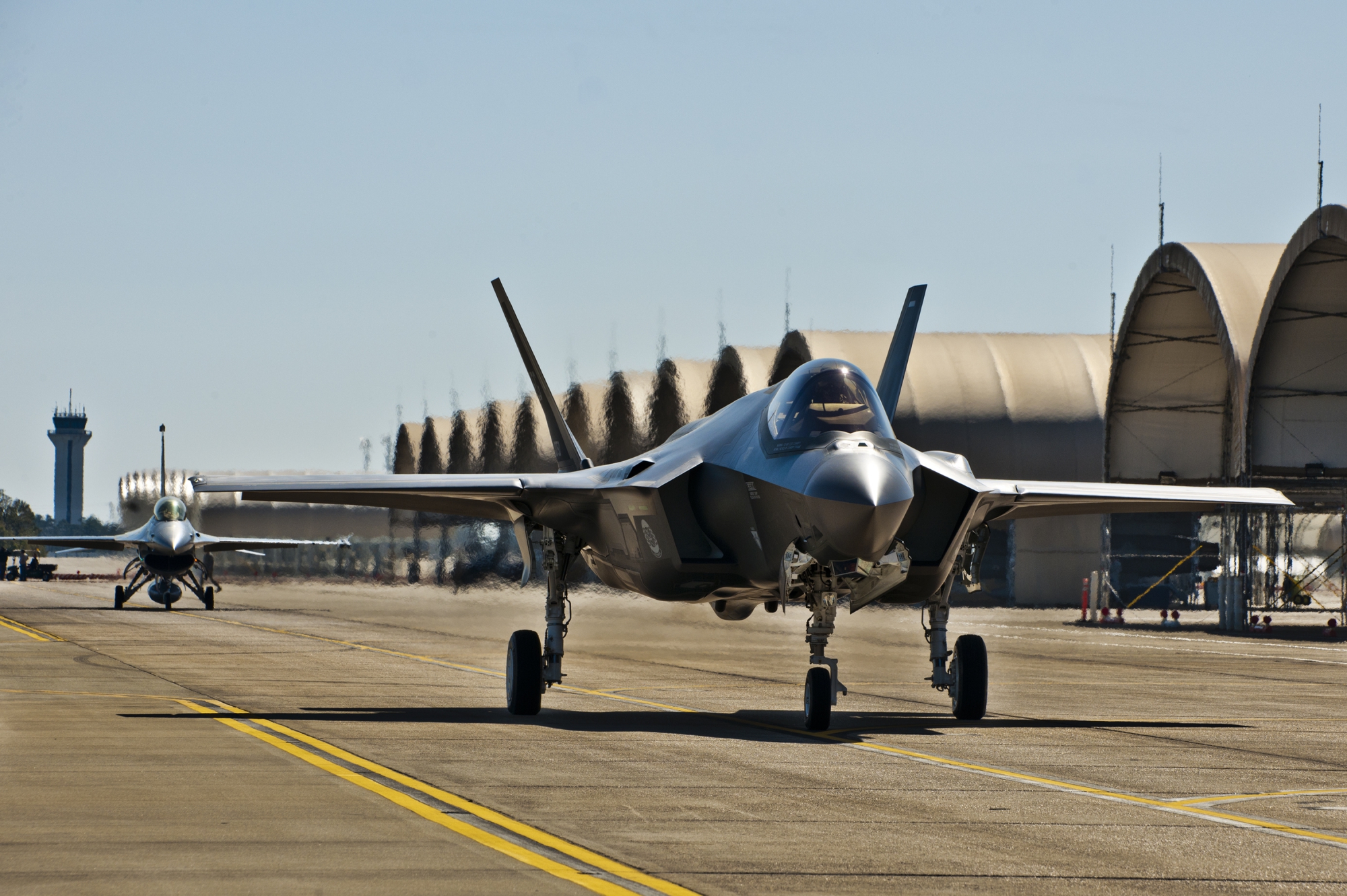 f35_taxi_firsttraining_20120307