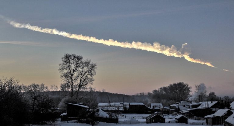 2013_chelyabinsk_meteor_trace
