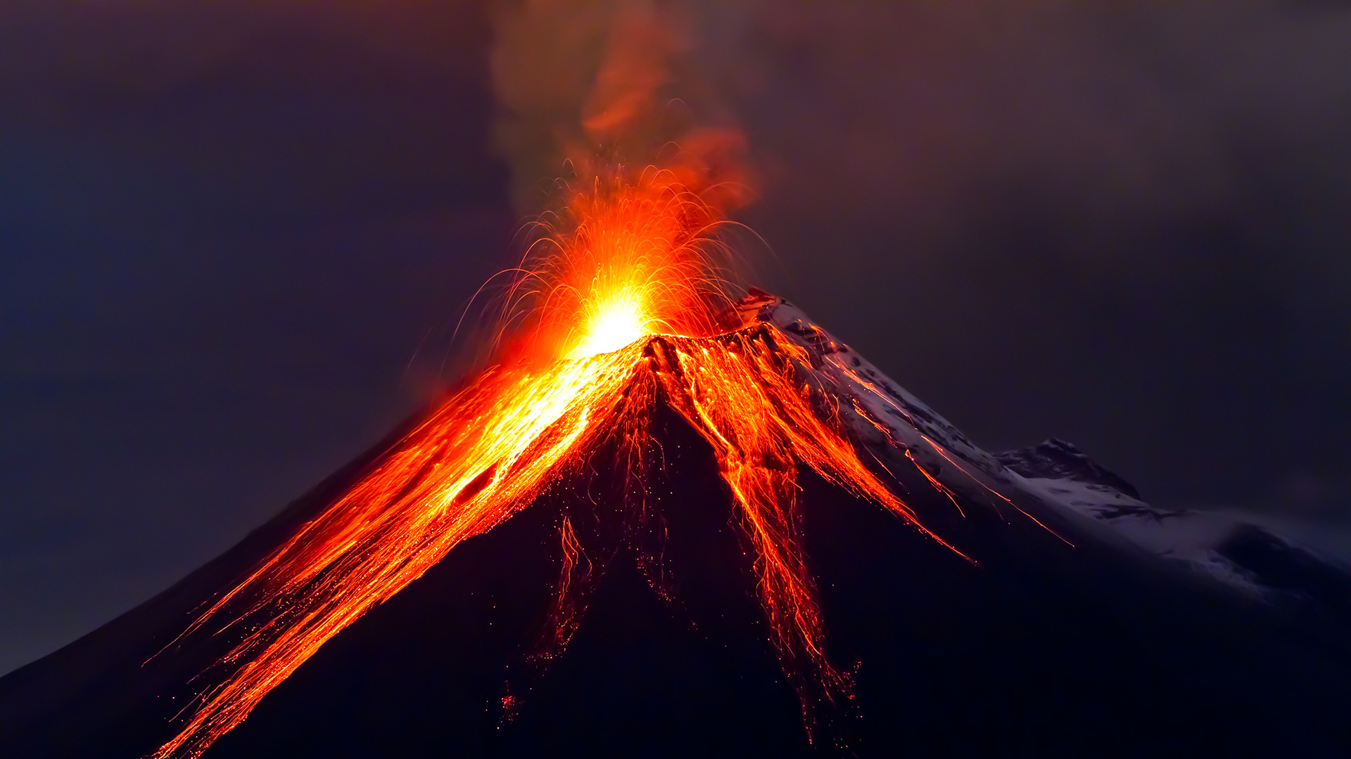 vulkan-izverzhenie-lava-1032