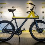 Компания VanMoof представила электрический велосипед для мегаполиса