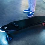 Электрический скейтборд с искусственным интеллектом адаптируется к стилю езды пользователя