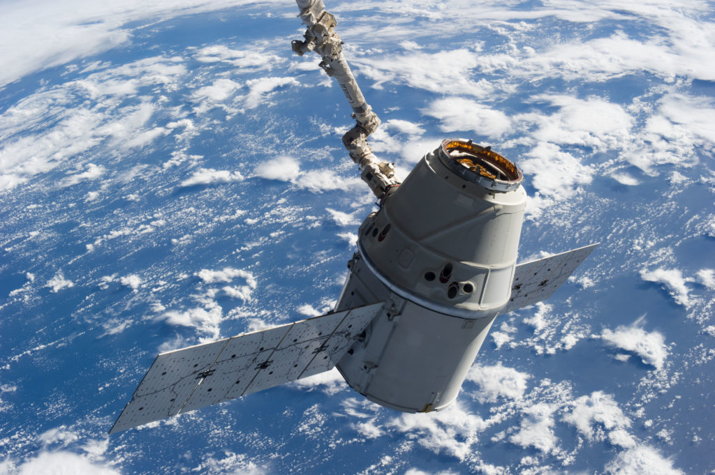 spacex_crs-2_berthing_1