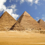 Кто построил пирамиды?