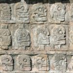 В Мехико обнаружили ацтекскую башню из сотен черепов