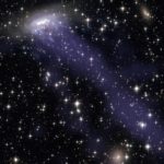 Астрономы изучили питание черных дыр в галактиках с «щупальцами»