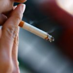 Периодическое курение сравнили по степени риска с постоянным